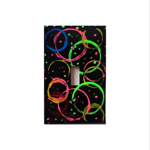 Hand Crafted Abstract Design Single Light Switch Plate - Picture 2 of 2